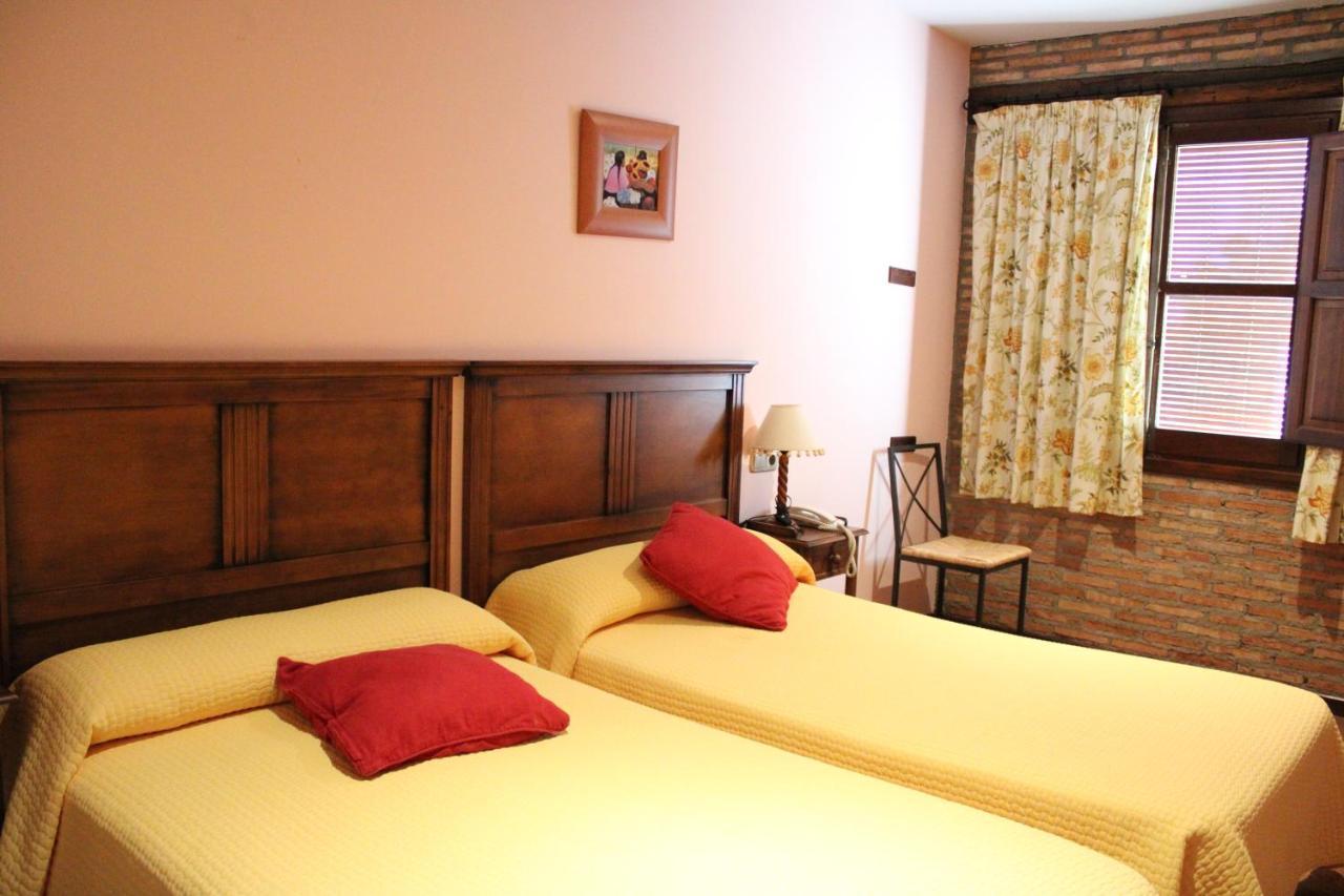 Hotel Rural Carlos I Garganta la Olla Exterior photo